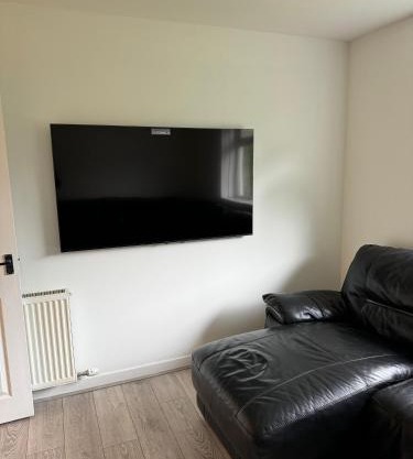Cozy 2 Bedroom Cottage in Kirkcaldy