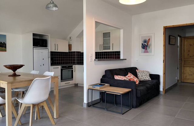 Cozy 2-Bedroom Apartment with Balcony & Free Parking in Villard-de-Lans