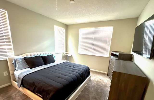 Cozy 2 Bedroom Near Hard Rock Stadium