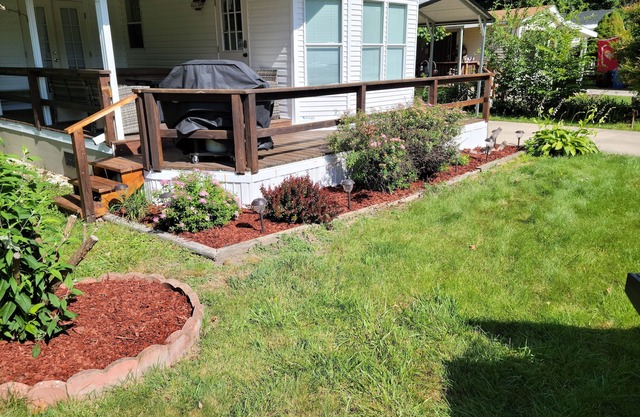 Cozy 2 BR Bungalow, Hot Tub, Gas Fire Pit & Great views for Less than a Motel !
