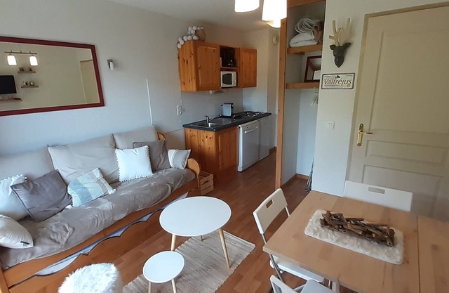 Cozy 2-Room Apartment for 4, Near Ski Lift and Shops