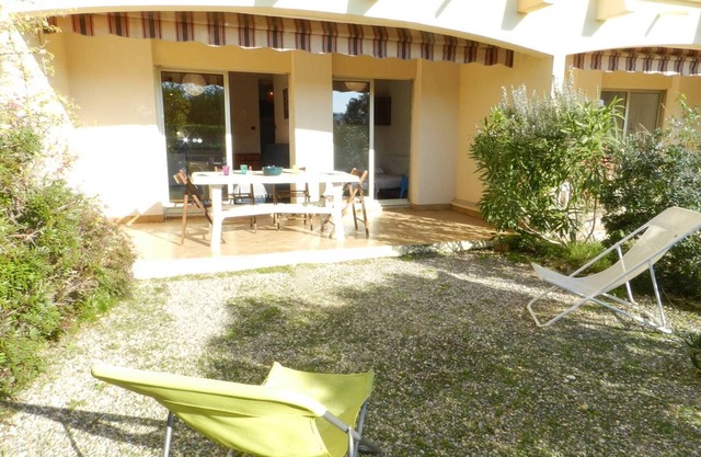 Cozy 2-Room Apartment with Garden Terrace, 250m from Beach, Private Garage – Sleeps 4!