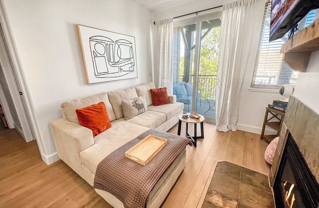 Cozy 2BD Retreat | Pool, HotTub | 10 min to Skiing