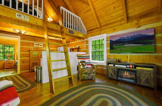 Cozy 2BR cabin in Wears Valley - your perfect mountain retreat with Hot tub!
