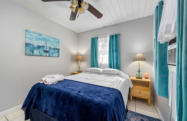 Cozy 2BR Cottage in West Palm Beach!