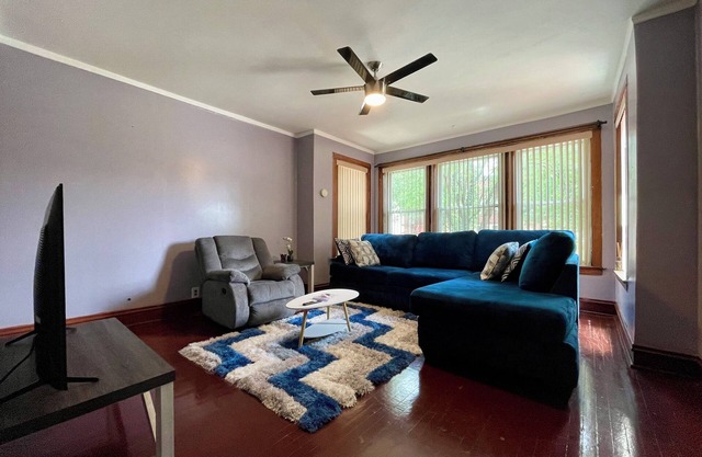 Cozy 2BR Self-checkin unit in Chicago l Few Steps from DT I Car Rental Available