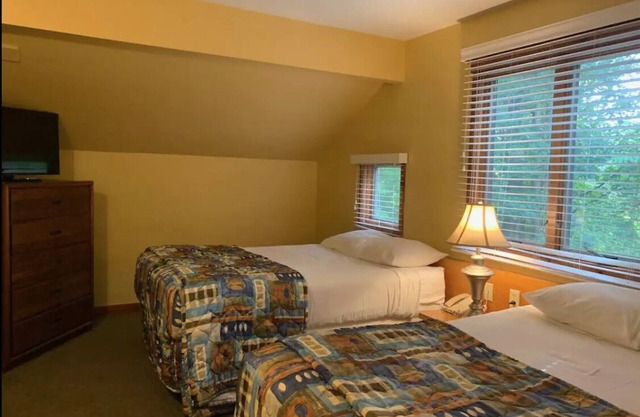 Cozy 2BR Suite in Shawnee Village Resort!