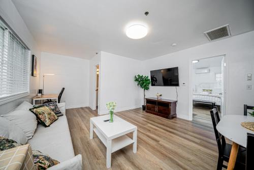 Cozy 2BR2BA Guest House in Alhambra