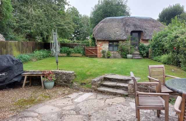 Cozy 3 Bed Thatched Cottage near Durdle Door and Lulworth Cove