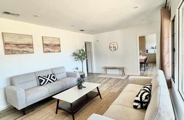 Cozy 3-Bedroom, 1-Bath - Perfect for Families!