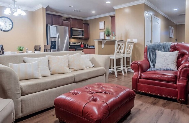Cozy 3 Bedroom 2.5 Bathroom Condo near Charleston!!