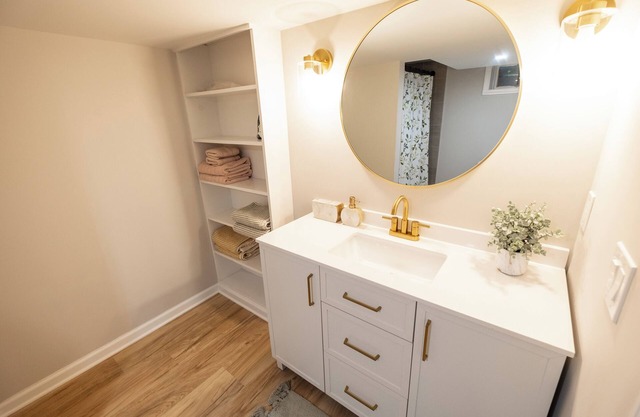 Cozy 3-bedroom Basement, close to NYC and Newark airport, on a quiet street.