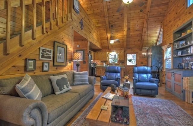 Cozy 3-bedroom cabin with breathtaking views
