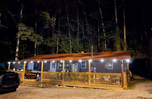 Cozy 3-bedroom cabin with WiFi, AC in charming Bristol