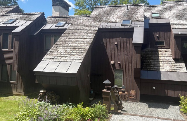 Cozy 3-bedroom condo located in Plymouth, VT .n12 miles to Okemo mountain-