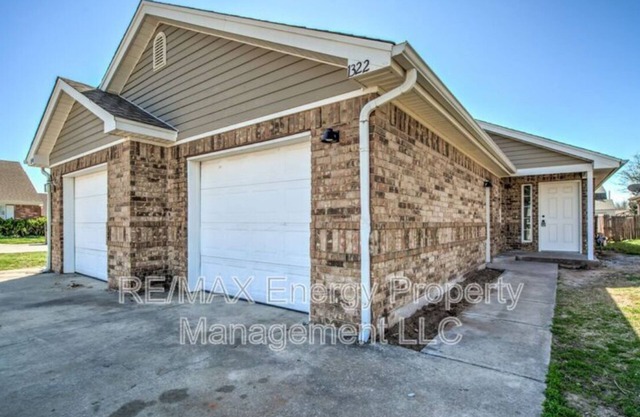 Cozy 3-bedroom Duplex in lovely Norman downtown he road from OU campus!