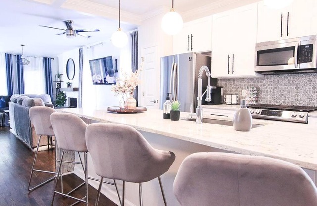 Cozy 3 Bedroom Farmhouse in the Heart of ATL