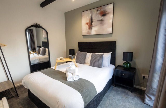 Cozy 3-Bedroom Flat - Near Fields & Harry Potter Studios