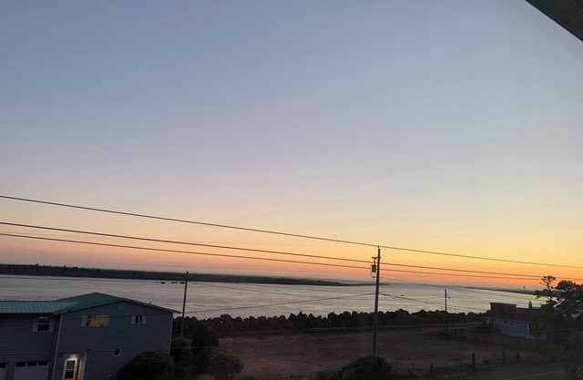 Cozy 3-bedroom house in amazing Rockaway Beach with WiFi