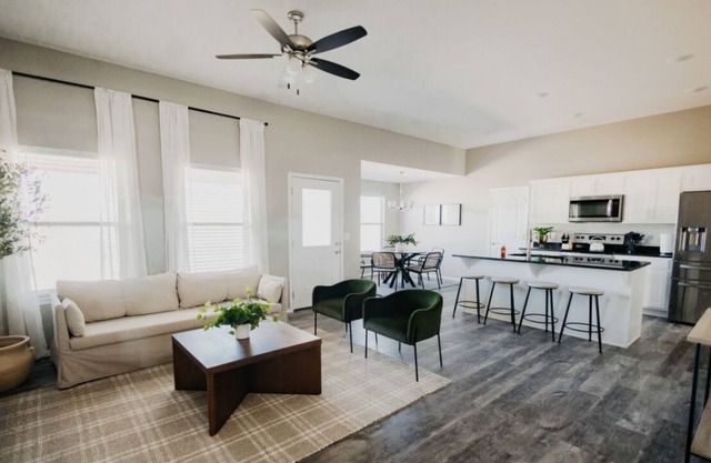 Cozy 3 Bedroom Home - 35 miles from Branson