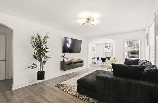 Cozy 3-Bedroom House by the Airport