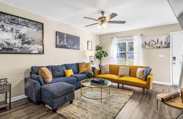 Cozy 3-bedroom house in Atlanta right by the airport Home away from home