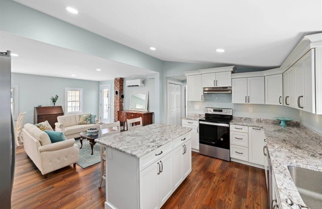 Cozy 3-bedroom house in Historic Milton - Walk to Milton Theatre and Restaurants