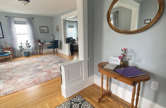 Cozy 3 bedroom in a friendly neighborhood close to I-93!