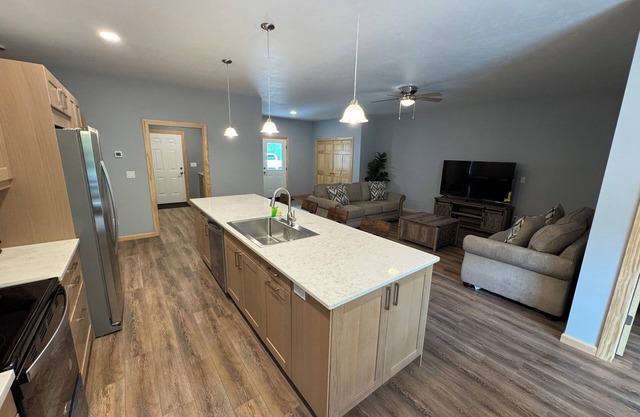 Cozy 3-Bedroom Townhome with AC, WiFi in charming Fish Creek