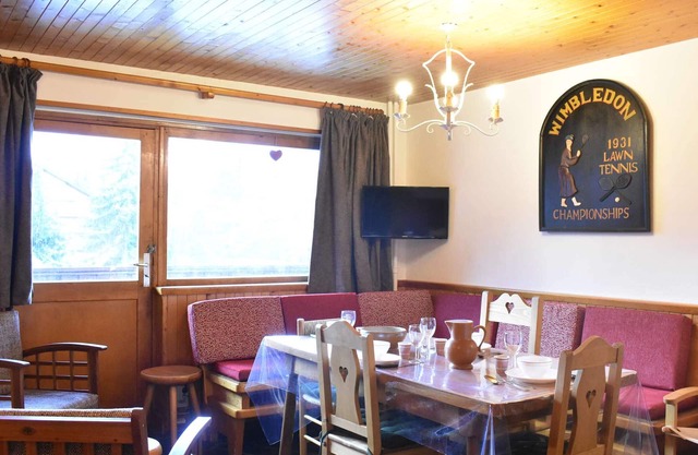 Cozy 3-Room Apartment for 6 in Meribel – Near Slopes & Shops, Stunning Views, Fireplace & Balconies