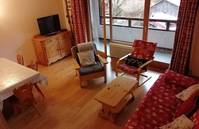Cozy 3-room duplex, near slopes with pool and parking