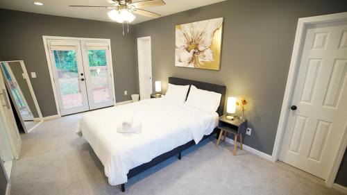 Cozy 3BD Home In Atlanta Minutes from Airport Mercedes Benz Stadium and Midtown