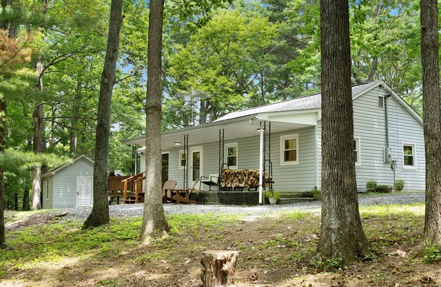 Cozy 3BR Mtn Cabin~newly updated w/woodstove