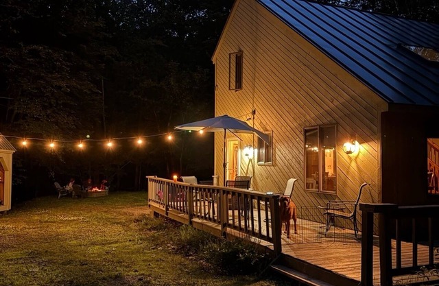 Cozy 3BR Retreat w/Resort Perks - Pools, Hot Tub, & Skiing!