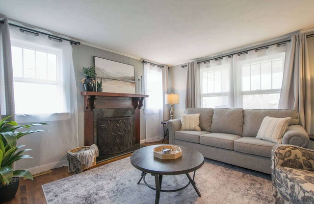 Cozy 3BR w/Free Attraction Tix | 6 Mins to Town