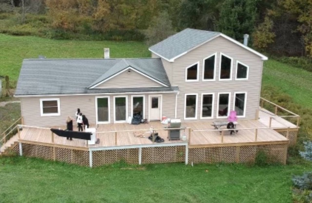 Cozy 4-bedroom home in delightful East Meredith with AC, WiFi