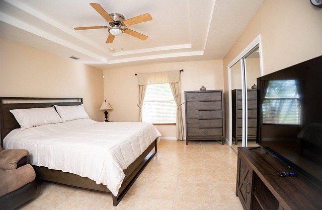 Cozy 4-bedroom house in charming Port St. Lucie with AC, WiFi