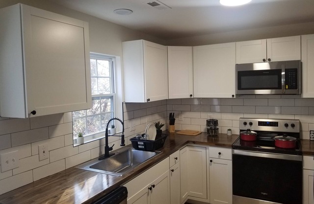 Cozy 4-bedroom house in charming Greensboro with WiFi, AC