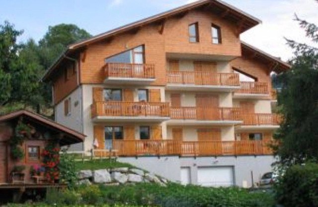 Cozy 4-Person Apartment, 2 Rooms + Mountain Area, Near Slopes, Terrace, Parking, Wi-Fi Option