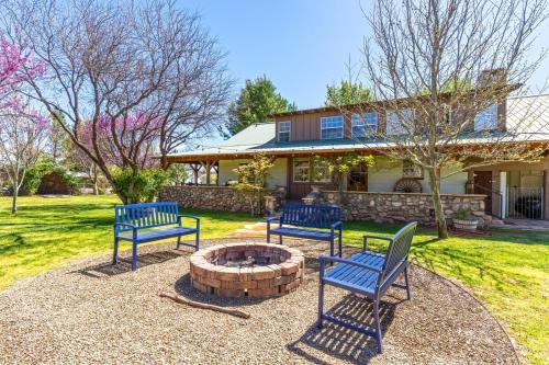 Cozy 4BR Ranch Home Near Sedona & Jerome with Game Room & Fire Pit