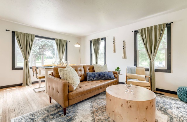 Cozy 5BD - Near DT - Ping Pong & Outdoor Space