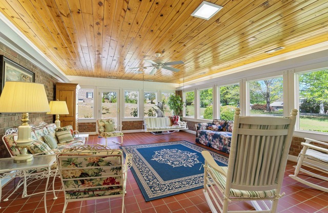 Cozy 5Bedroom with Sunroom 9 Acres Near Wedding Venues