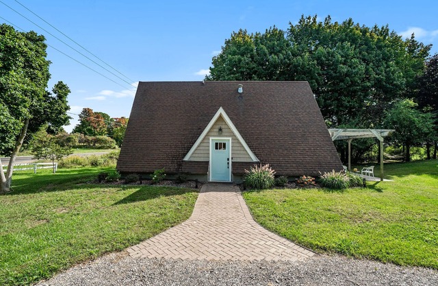 Cozy A-Frame: Hot Tub! Minutes to town & wineries