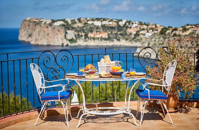 Cozy accommodation on Mallorca with private terrace and sea views (Villa PEKA)