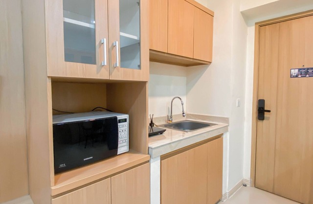Cozy And Minimalist 1Br With Working Room Meikarta Apartment