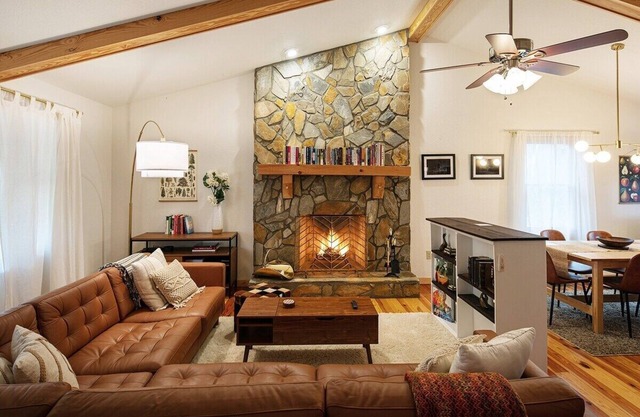 cozy and modern chalet in nature, outside hot tub!