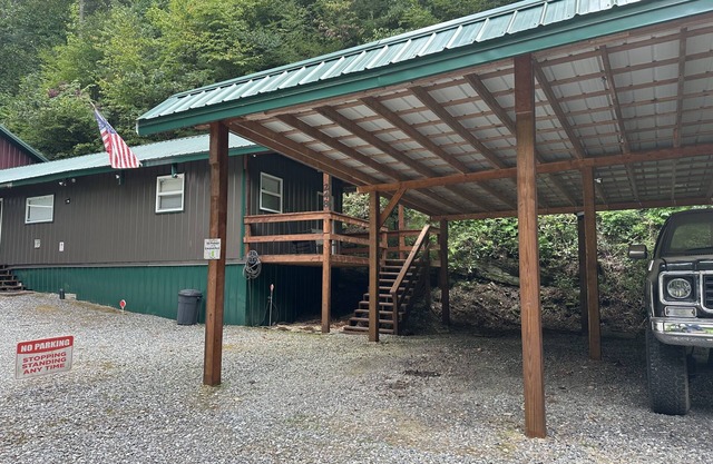 Cozy and Private, 10 min to Cherokee, 60 min Tail of the Dragon Covered Parking