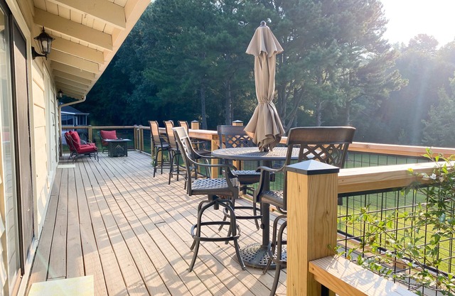 Cozy and Quiet Lake House- 30 Minutes from Clemson
