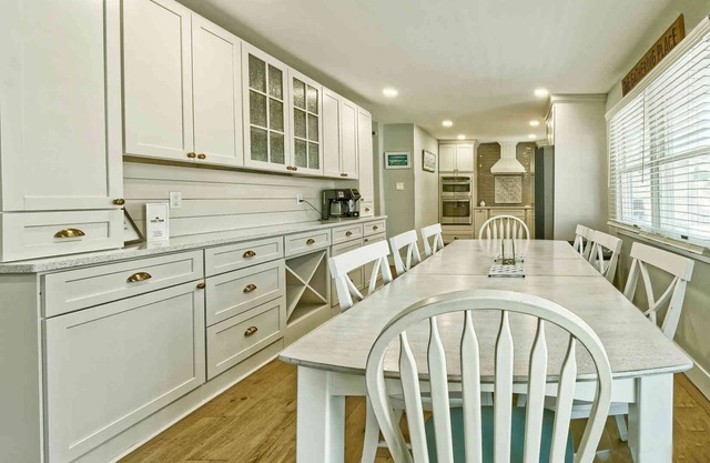 Cozy and Roomy Beachside Bungalow in Sea Isle