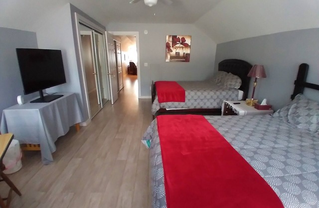 Cozy and Spacious Lake Region Apt